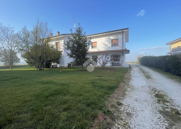 appartamento in vendita a Poggio Rusco in zona Quattrocase