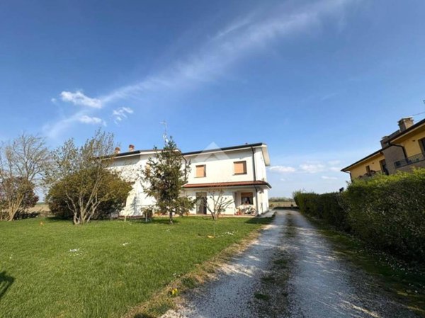 appartamento in vendita a Poggio Rusco in zona Quattrocase