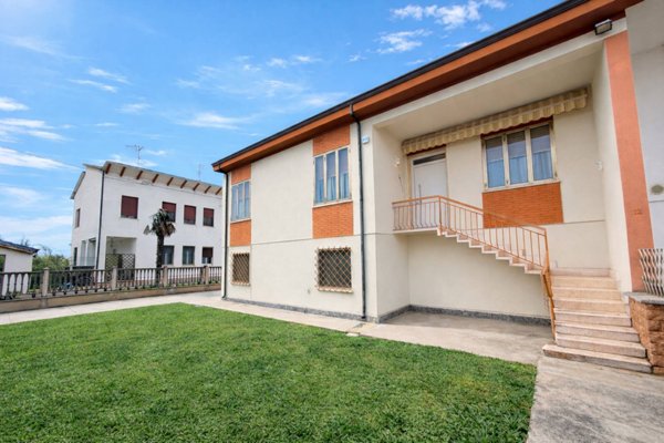 casa indipendente in vendita a Poggio Rusco