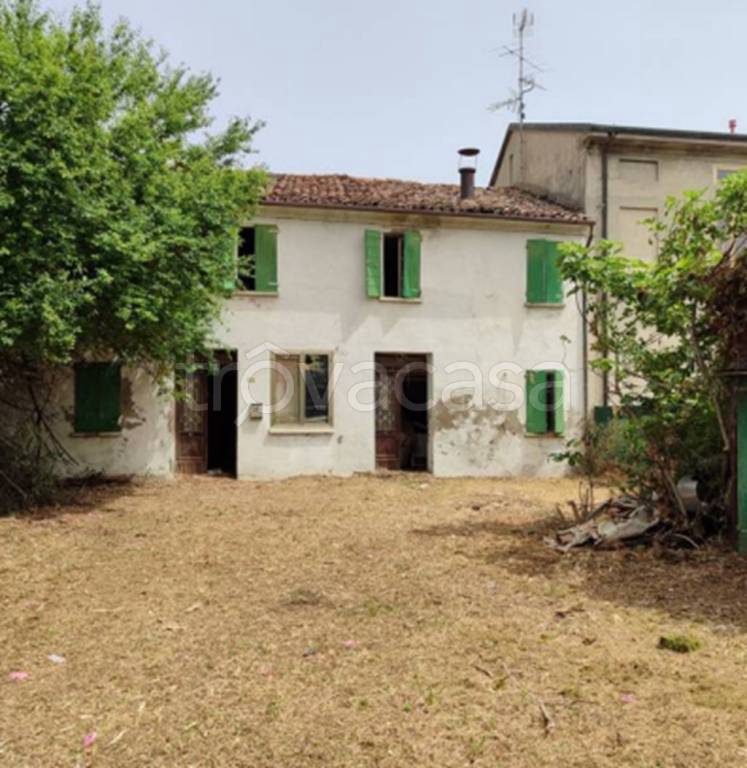 casa indipendente in vendita a Poggio Rusco in zona Dragoncello