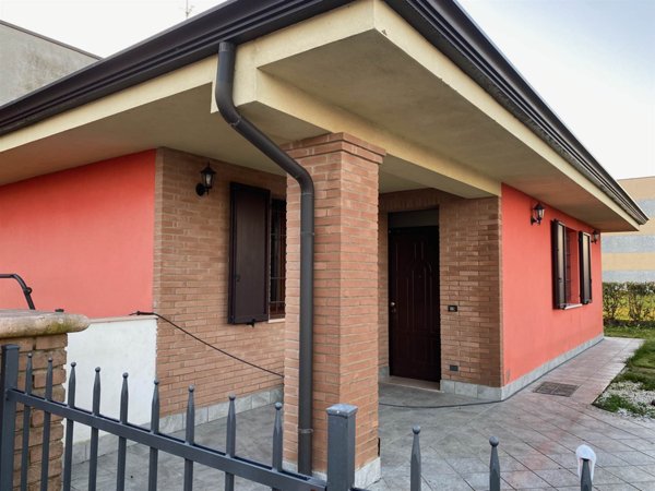 casa indipendente in vendita a Poggio Rusco