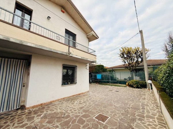 casa indipendente in vendita a Poggio Rusco