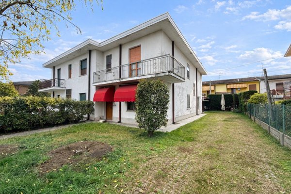 casa indipendente in vendita a Poggio Rusco
