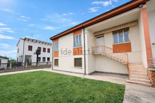 casa indipendente in vendita a Poggio Rusco
