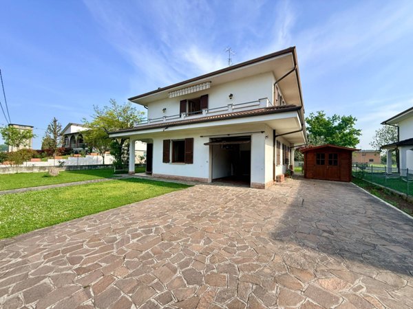 casa indipendente in vendita a Poggio Rusco