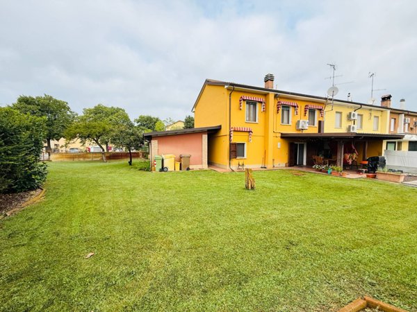 casa indipendente in vendita a Poggio Rusco