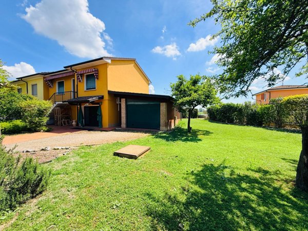 casa indipendente in vendita a Poggio Rusco in zona Agnolo