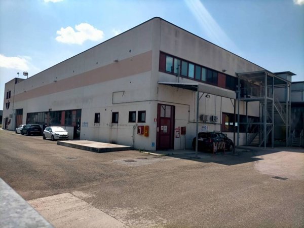 capannone in vendita a Poggio Rusco in zona Agnolo