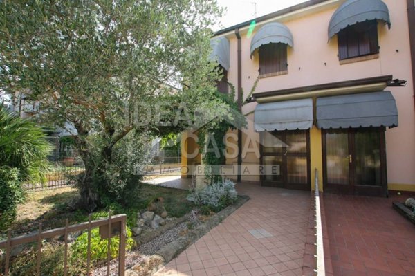 casa indipendente in vendita a Poggio Rusco in zona Agnolo