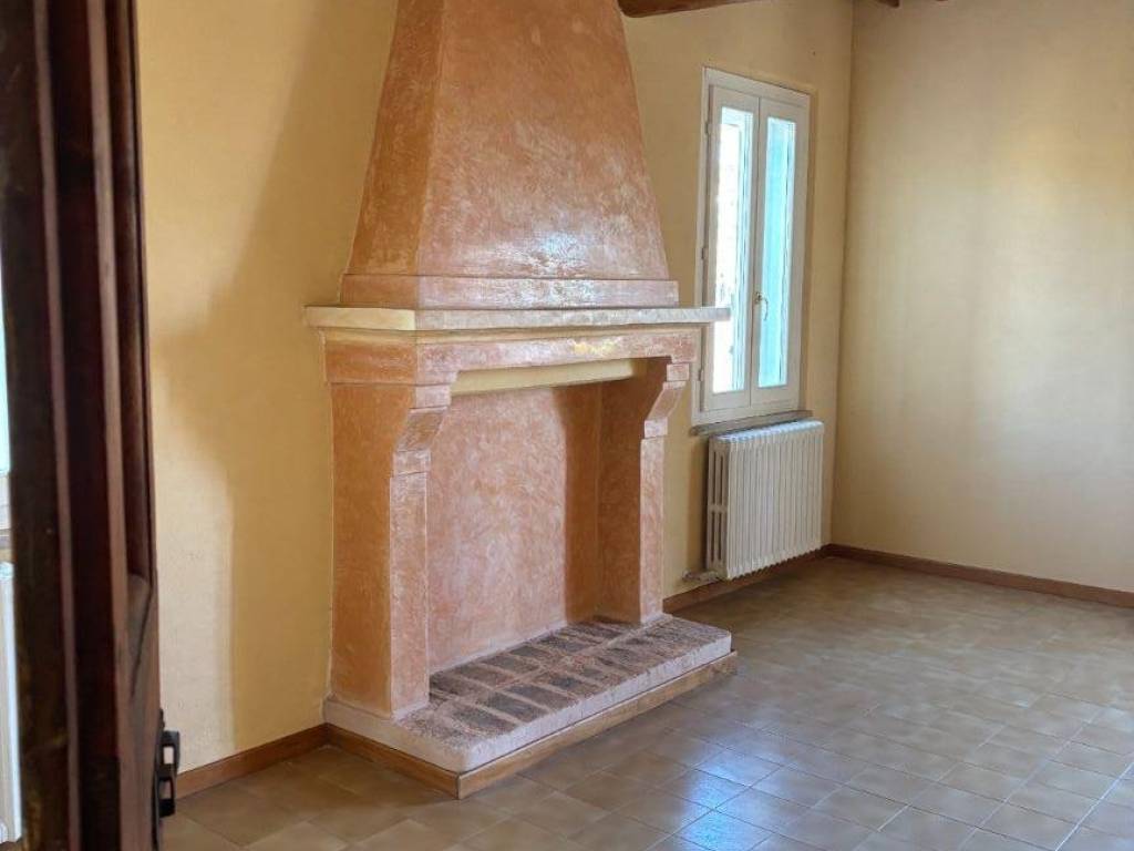 casa indipendente in vendita a Poggio Rusco in zona Agnolo