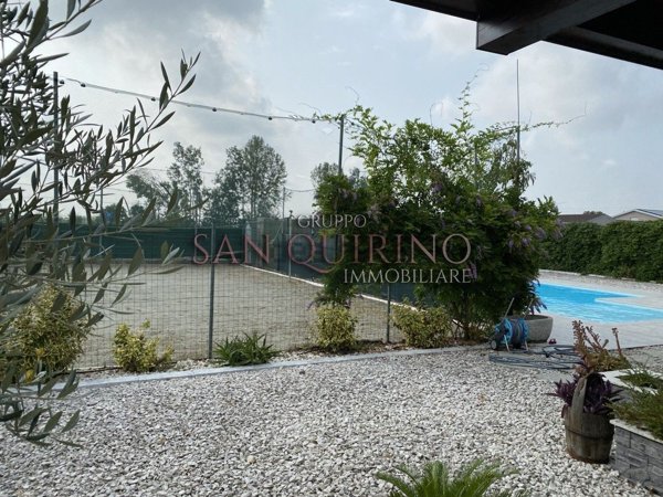 casa indipendente in vendita a Poggio Rusco in zona Agnolo