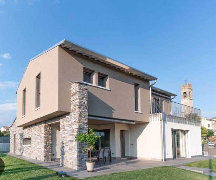 casa indipendente in vendita a Poggio Rusco in zona Agnolo