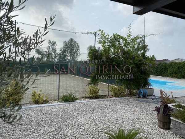 casa indipendente in vendita a Poggio Rusco in zona Agnolo