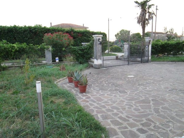 casa indipendente in vendita a Poggio Rusco in zona Dragoncello
