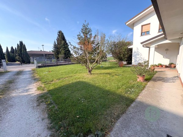 appartamento in vendita a Poggio Rusco in zona Dragoncello