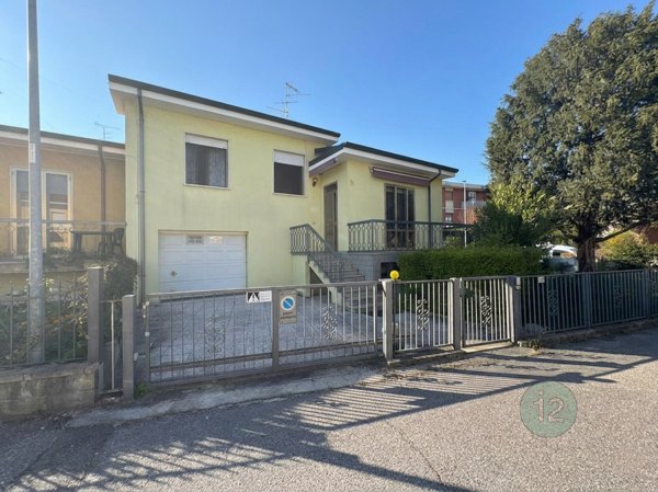 casa indipendente in vendita a Poggio Rusco in zona Agnolo