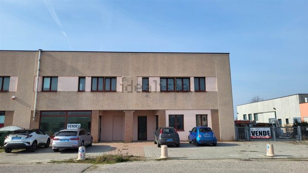 locale di sgombero in vendita a Poggio Rusco in zona Agnolo