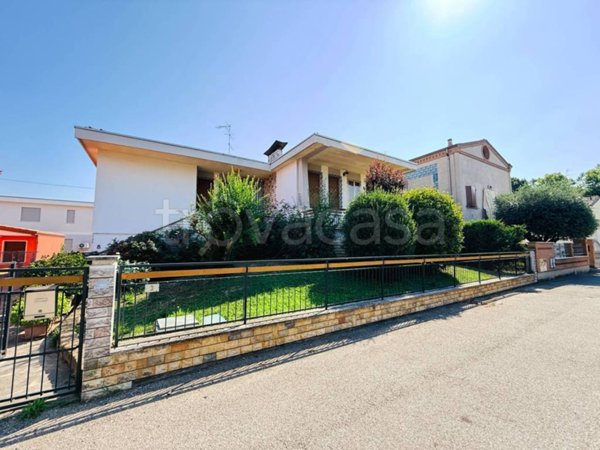 casa indipendente in vendita a Poggio Rusco in zona Agnolo