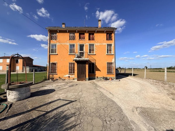 casa indipendente in vendita a Poggio Rusco in zona Dragoncello