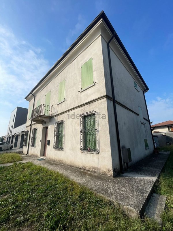 casa indipendente in vendita a Poggio Rusco in zona Agnolo