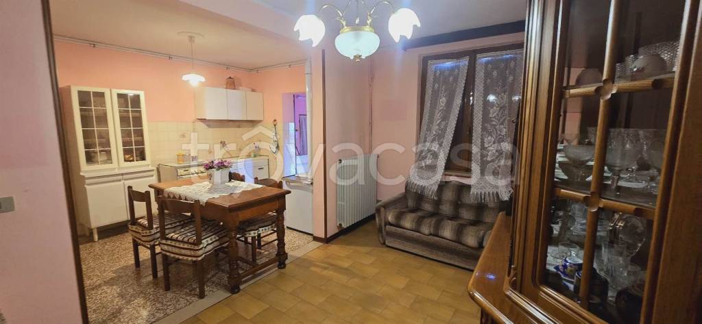 casa indipendente in vendita a Pomponesco