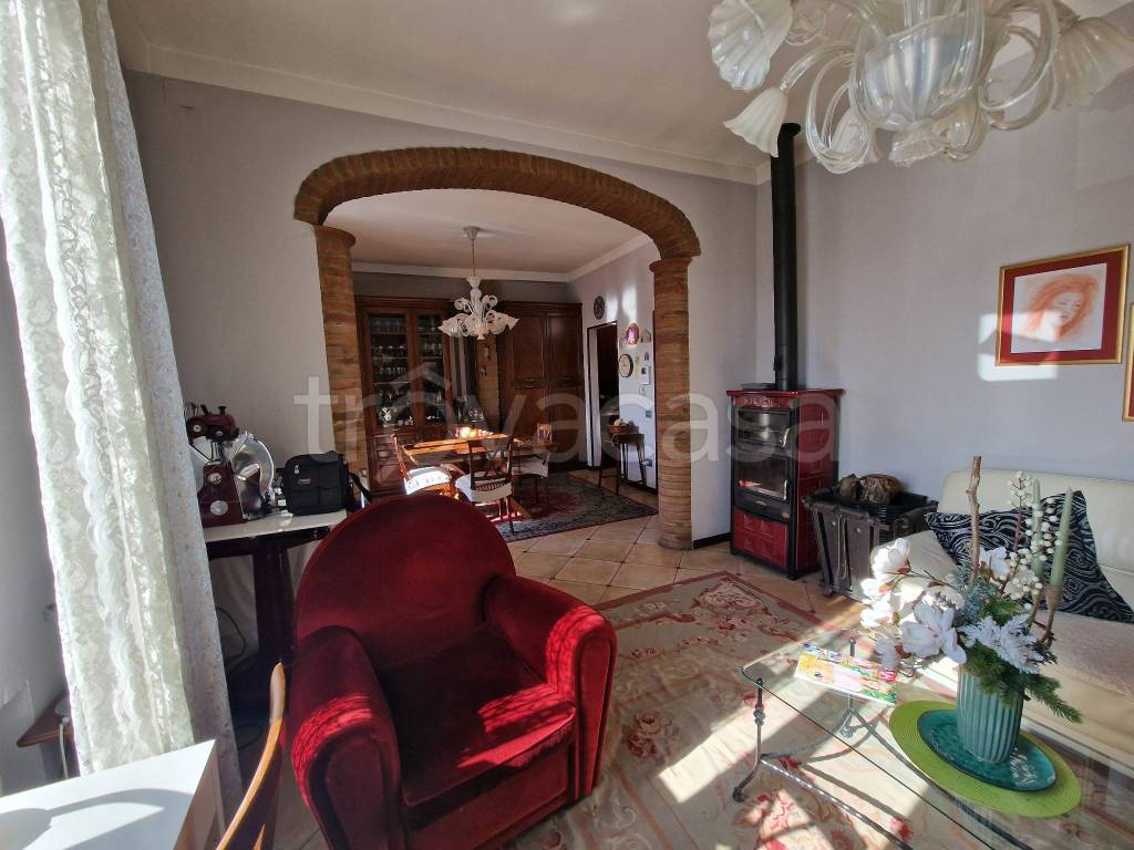 casa indipendente in vendita a Pomponesco