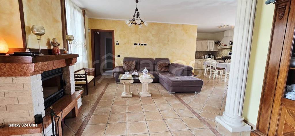 casa indipendente in vendita a Pomponesco