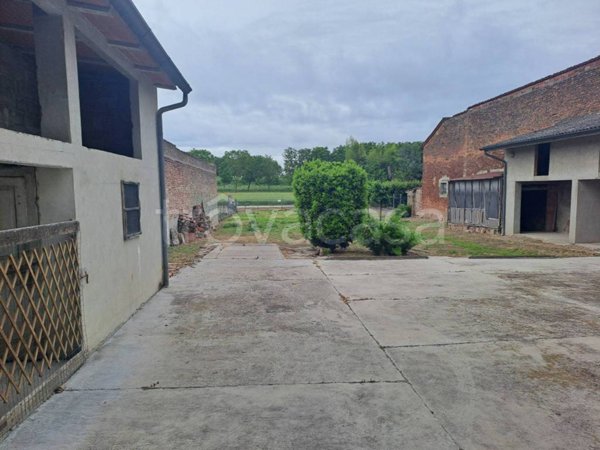 casa indipendente in vendita a Pomponesco in zona Banzuolo