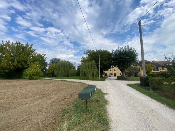 casale in vendita a Ponti sul Mincio