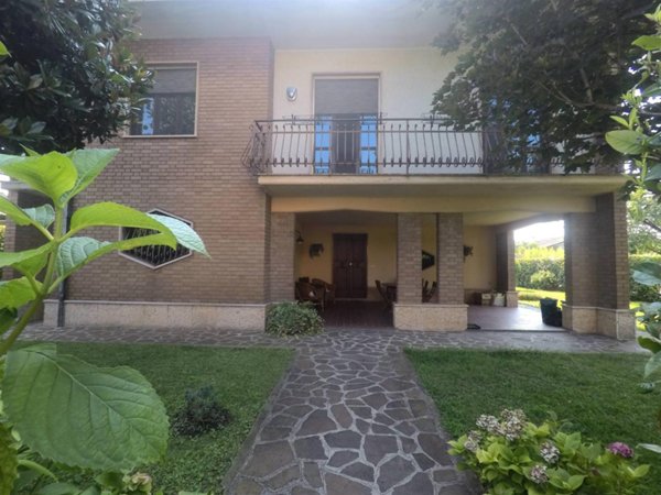 casa indipendente in vendita a Porto Mantovano in zona Bancole