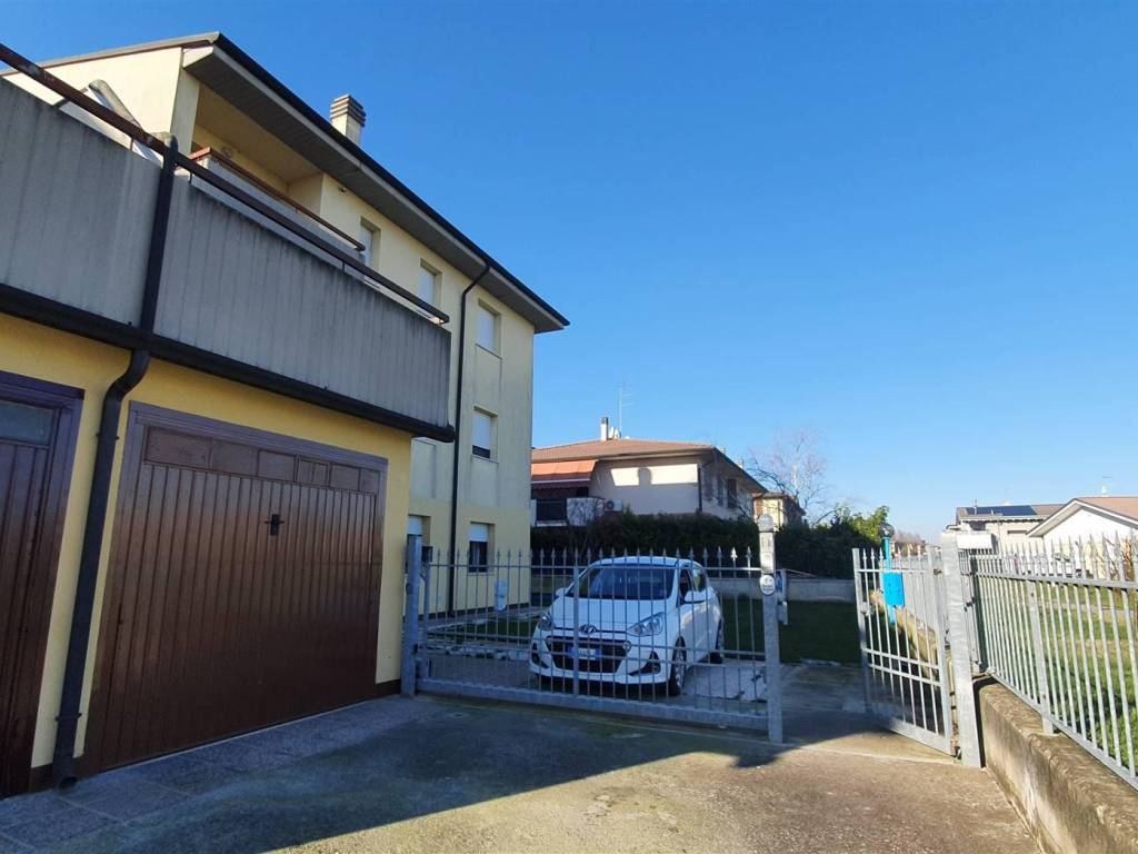 appartamento in vendita a Porto Mantovano in zona Sant'Antonio