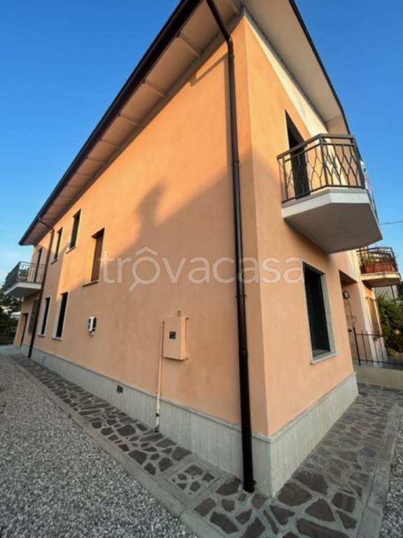 casa indipendente in vendita a Porto Mantovano in zona Soave