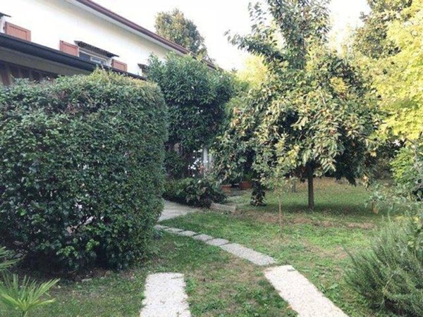 casa indipendente in vendita a Porto Mantovano in zona Sant'Antonio