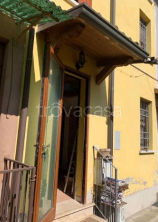 casa indipendente in vendita a Porto Mantovano in zona Sant'Antonio