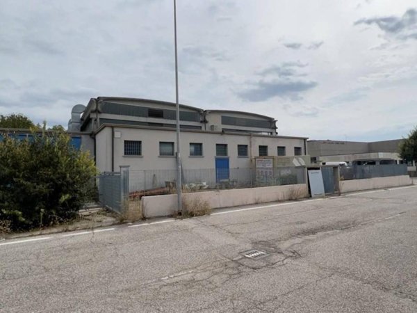 capannone in vendita a Porto Mantovano in zona Malpensata