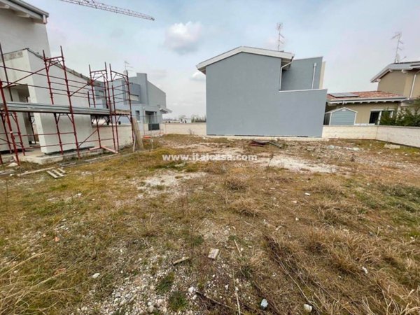 casa indipendente in vendita a Porto Mantovano in zona Sant'Antonio