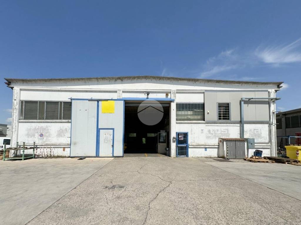 locale commerciale in vendita a Porto Mantovano in zona Malpensata