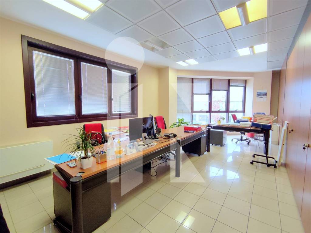 ufficio in vendita a Porto Mantovano in zona Malpensata