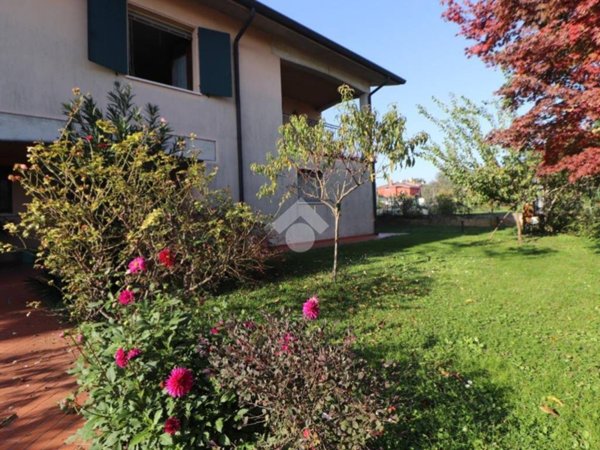 casa indipendente in vendita a Porto Mantovano in zona Sant'Antonio
