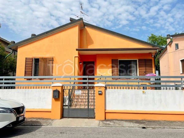 casa indipendente in vendita a Porto Mantovano in zona Sant'Antonio