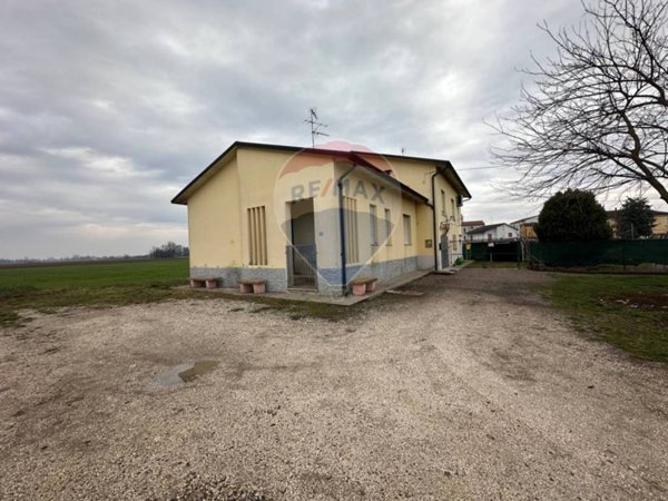 casa indipendente in vendita a Porto Mantovano in zona Sant'Antonio