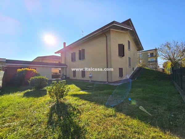 casa indipendente in vendita a Porto Mantovano in zona Sant'Antonio