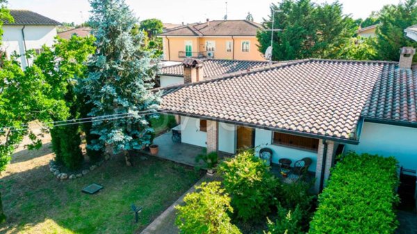 casa indipendente in vendita a Porto Mantovano in zona Sant'Antonio