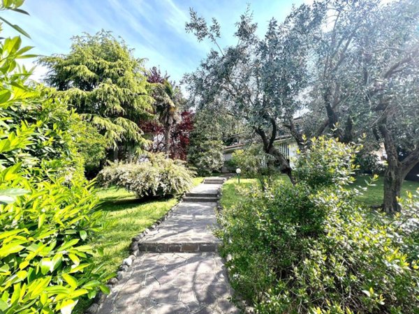 casa indipendente in vendita a Porto Mantovano in zona Sant'Antonio