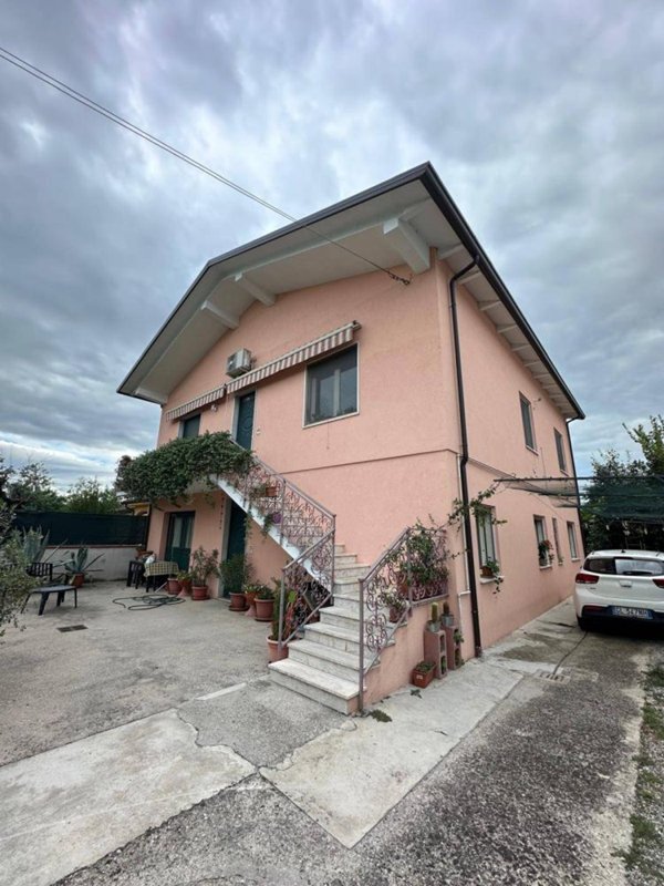 casa indipendente in vendita a Porto Mantovano
