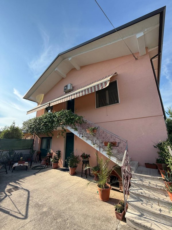 casa indipendente in vendita a Porto Mantovano in zona Sant'Antonio