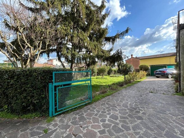 appartamento in vendita a Porto Mantovano in zona Sant'Antonio