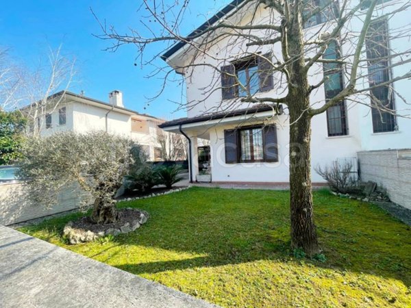 casa indipendente in vendita a Porto Mantovano in zona Sant'Antonio