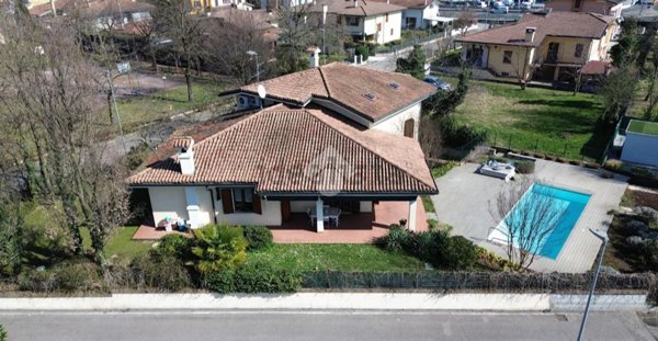 casa indipendente in vendita a Porto Mantovano