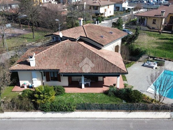 casa indipendente in vendita a Porto Mantovano in zona Sant'Antonio